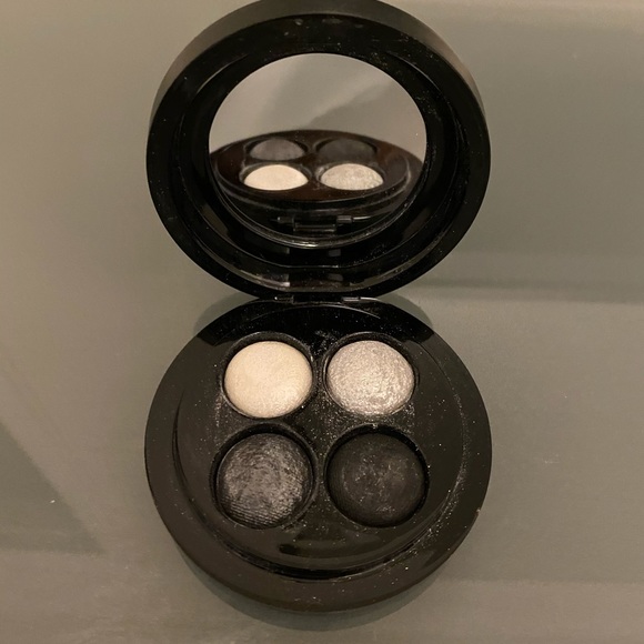 Mac and Huda Beauty Shadows - Picture 4 of 8